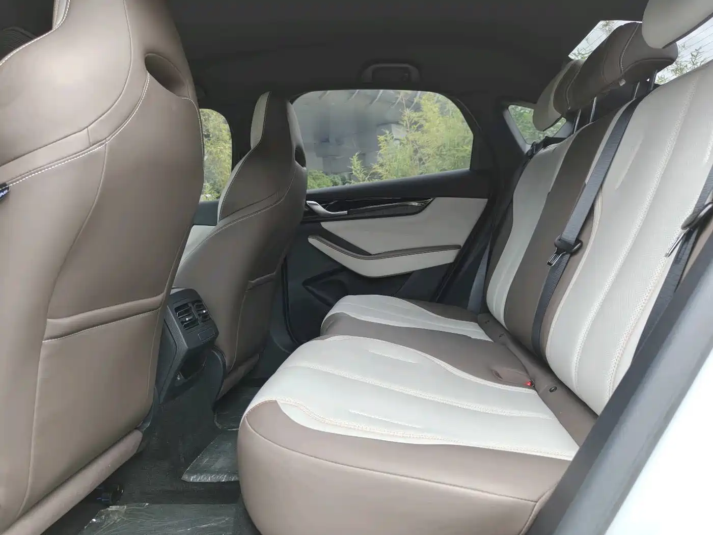 BYD Qin PLUS 2024 Glory Edition DM-i 55KM Leading фото 15