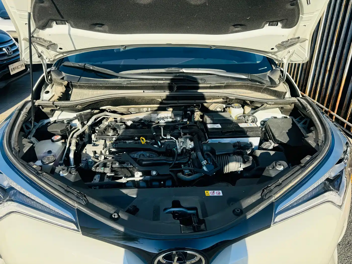 Toyota C-HR 2021 2.0L Luxury Edition фото 6