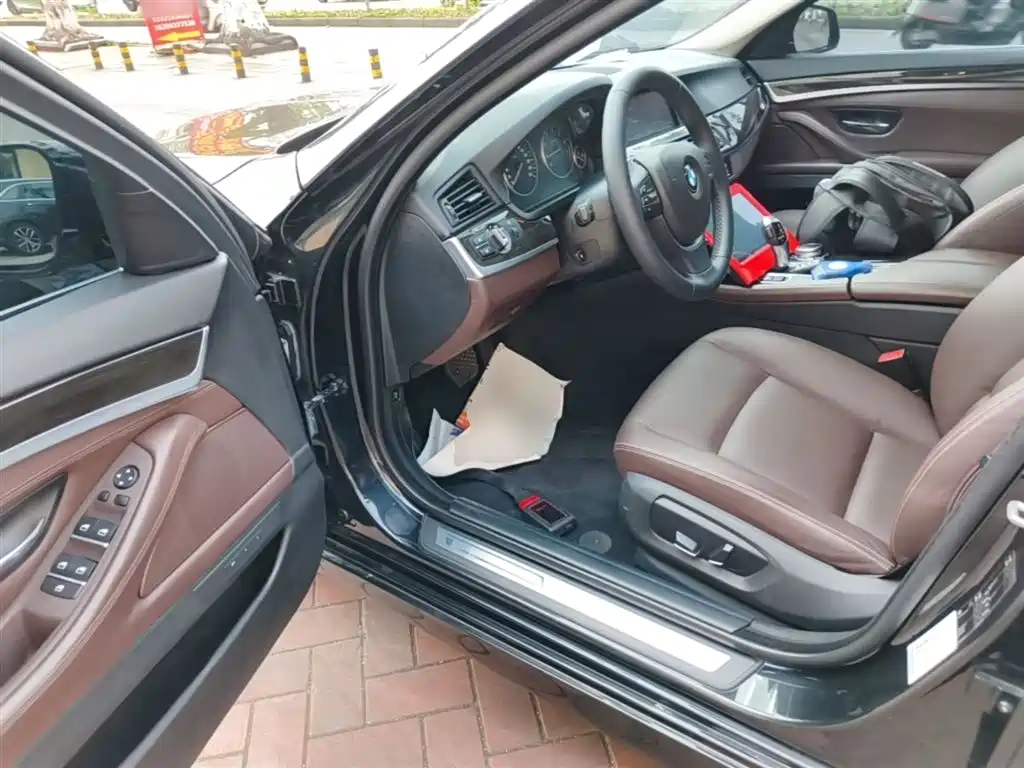 BMW 5 Series 2014 525Li Luxury Design Package фото 16