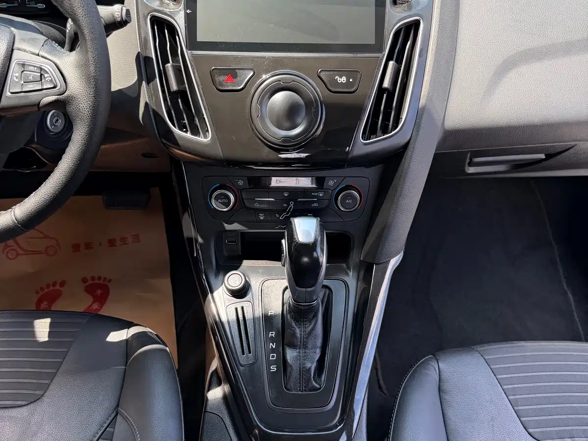Фото 26 - Ford Focus