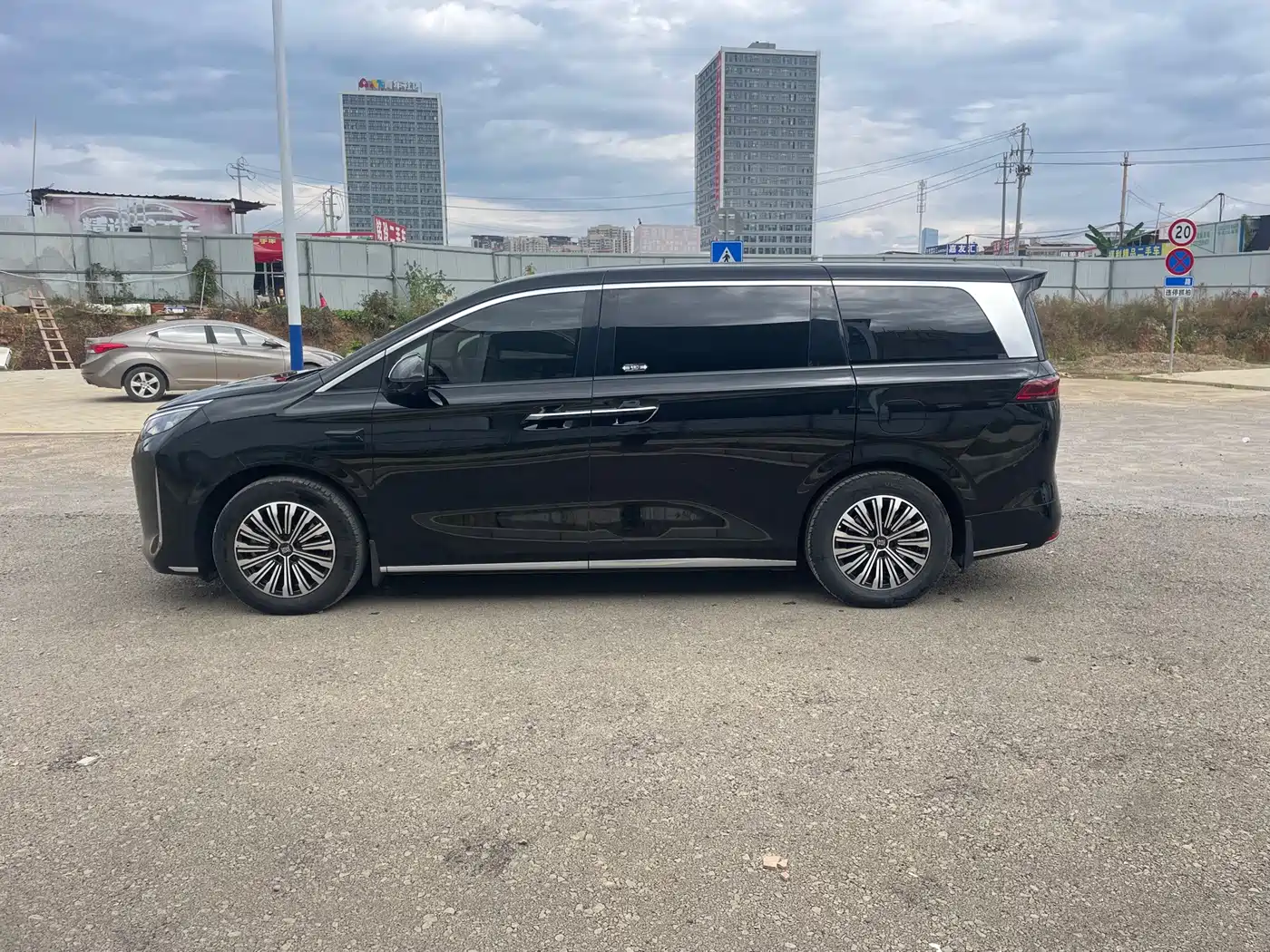 BYD Xia 2025 2025 DM-i 1.5T 180km Excellence