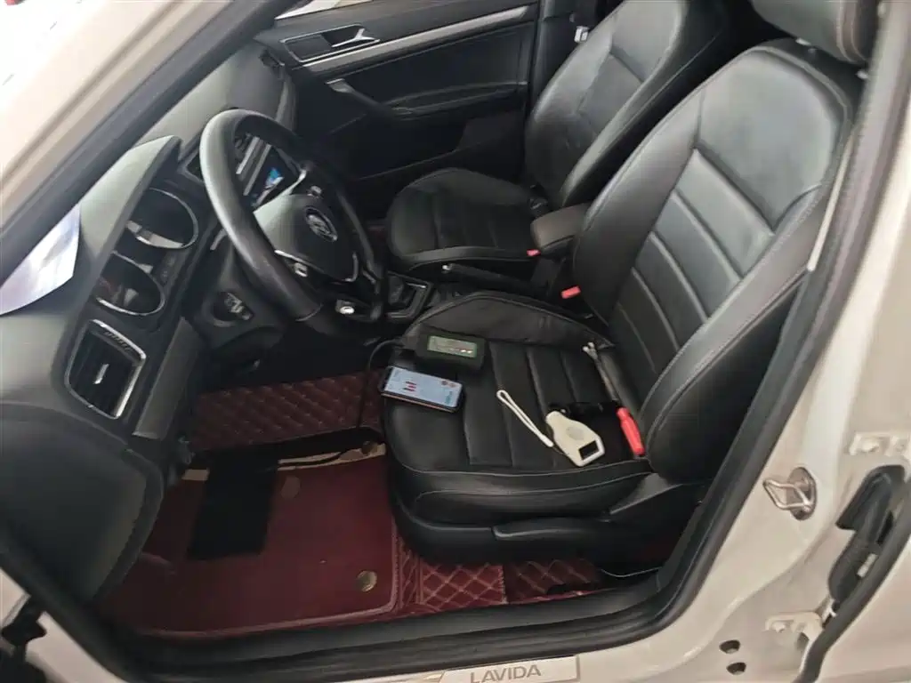 Volkswagen Lavida 2017 1.6L Automatic Comfort Edition фото 15