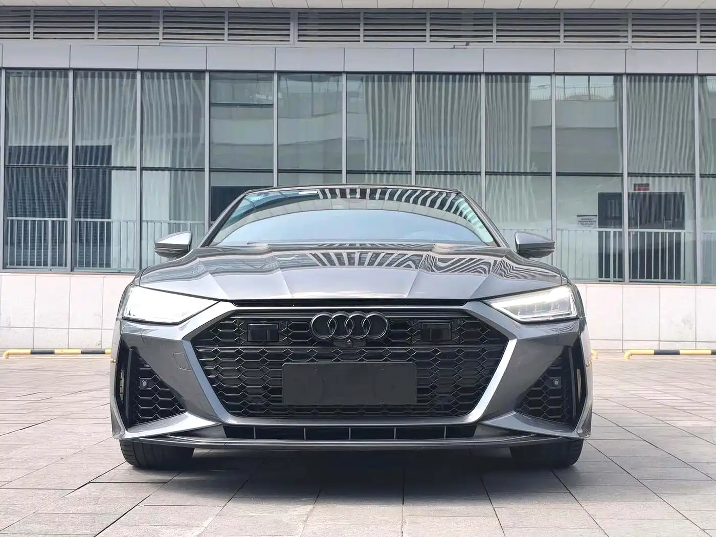 Audi A7 2023 Model 45 TFSI Premium Selection Edition фото 2
