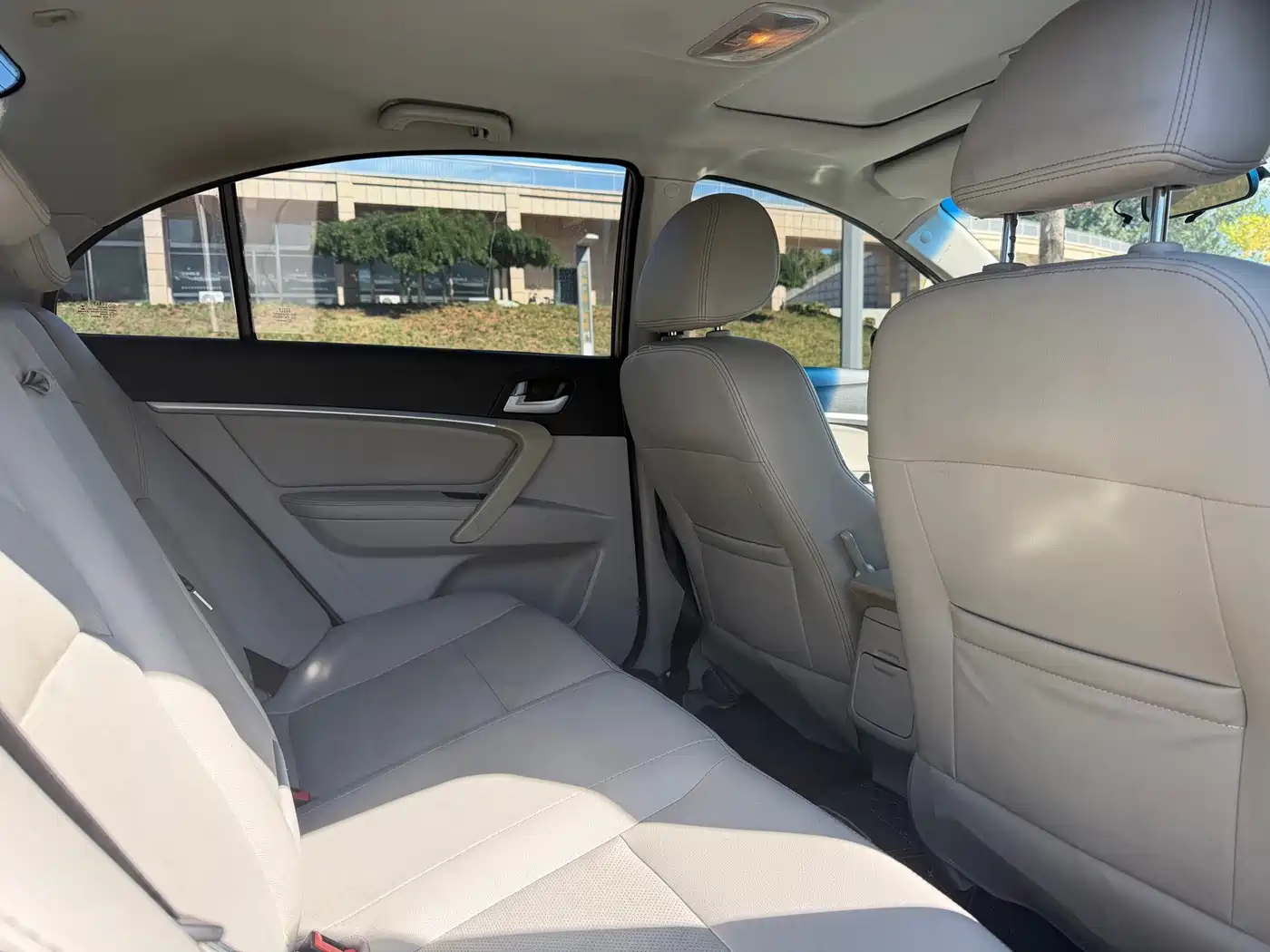 Фото 8 - Geely Emgrand
