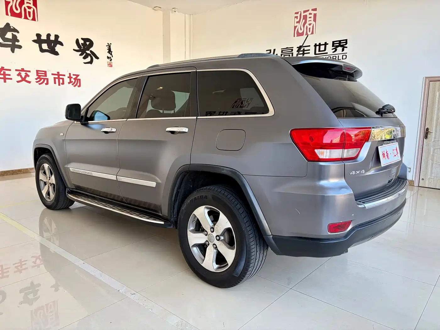 Jeep Grand Cherokee (Import) 2012 2011 3.6L Luxury Edition