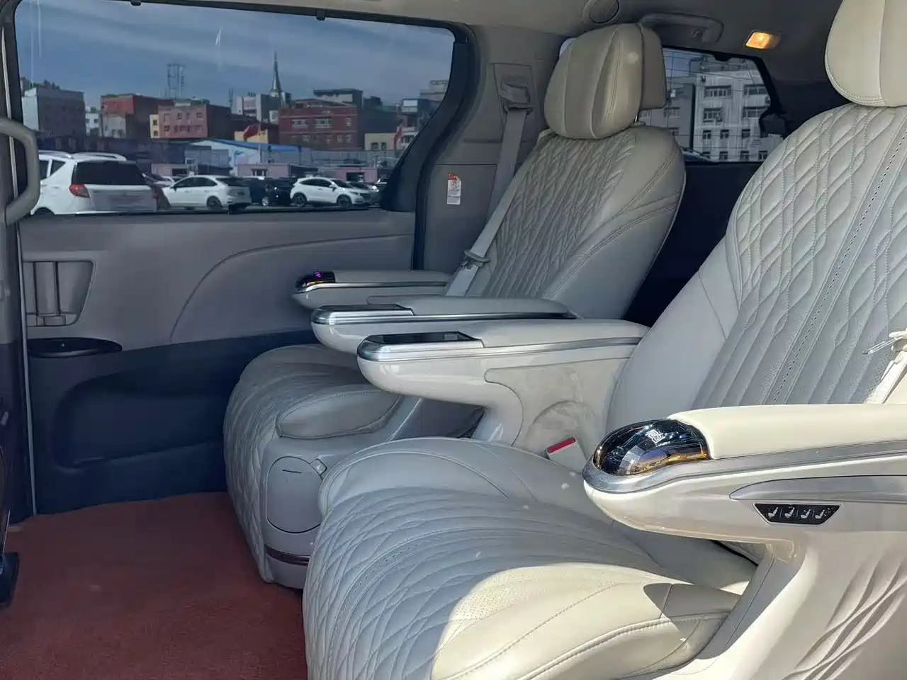 Toyota Sienna 2015 3.5L 4WD L фото 9