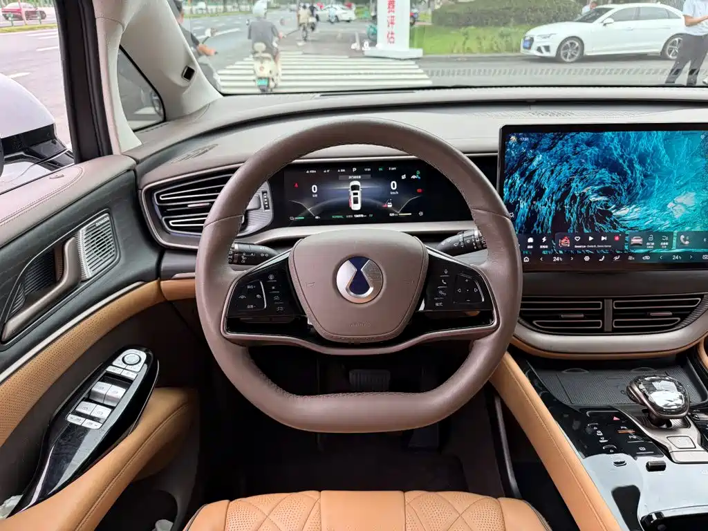 Denza D9 2023 2022 DM-i 970 AWD Flagship