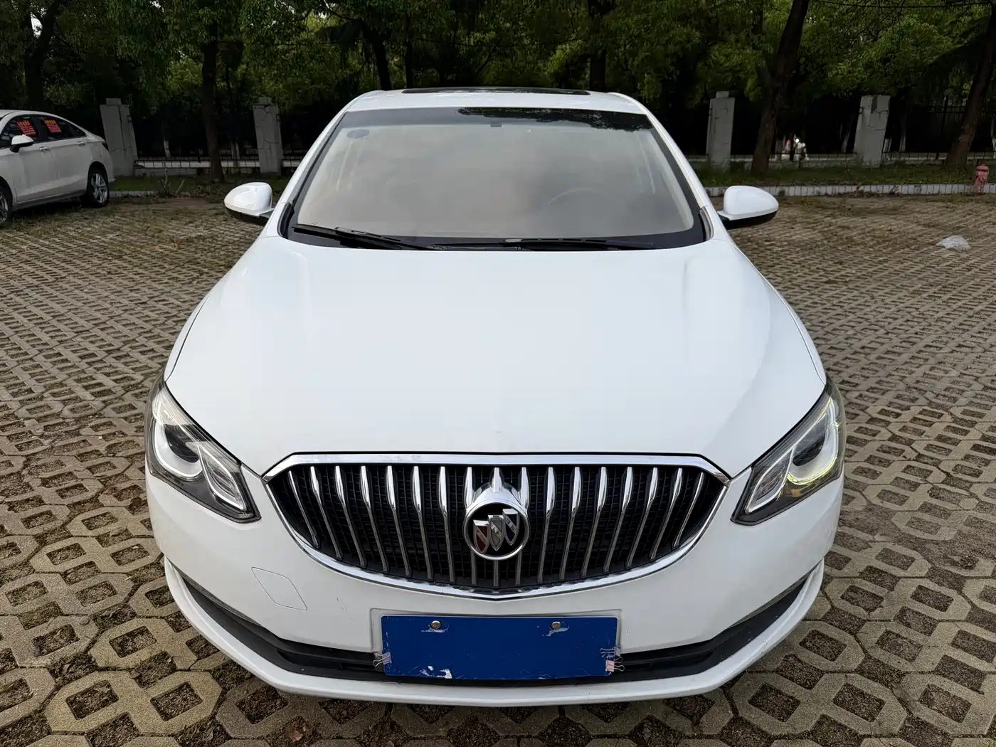 Photo 2 - Buick Excelle
