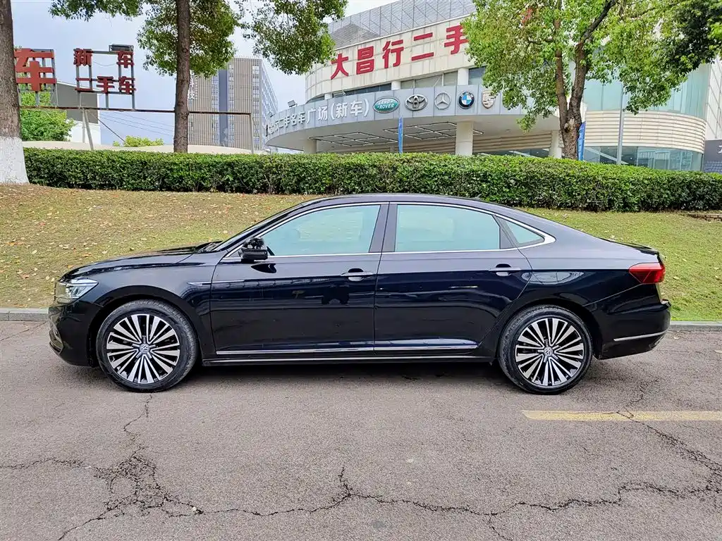 Volkswagen Passat 2019 Model 330TSI Luxury Edition China V фото 3