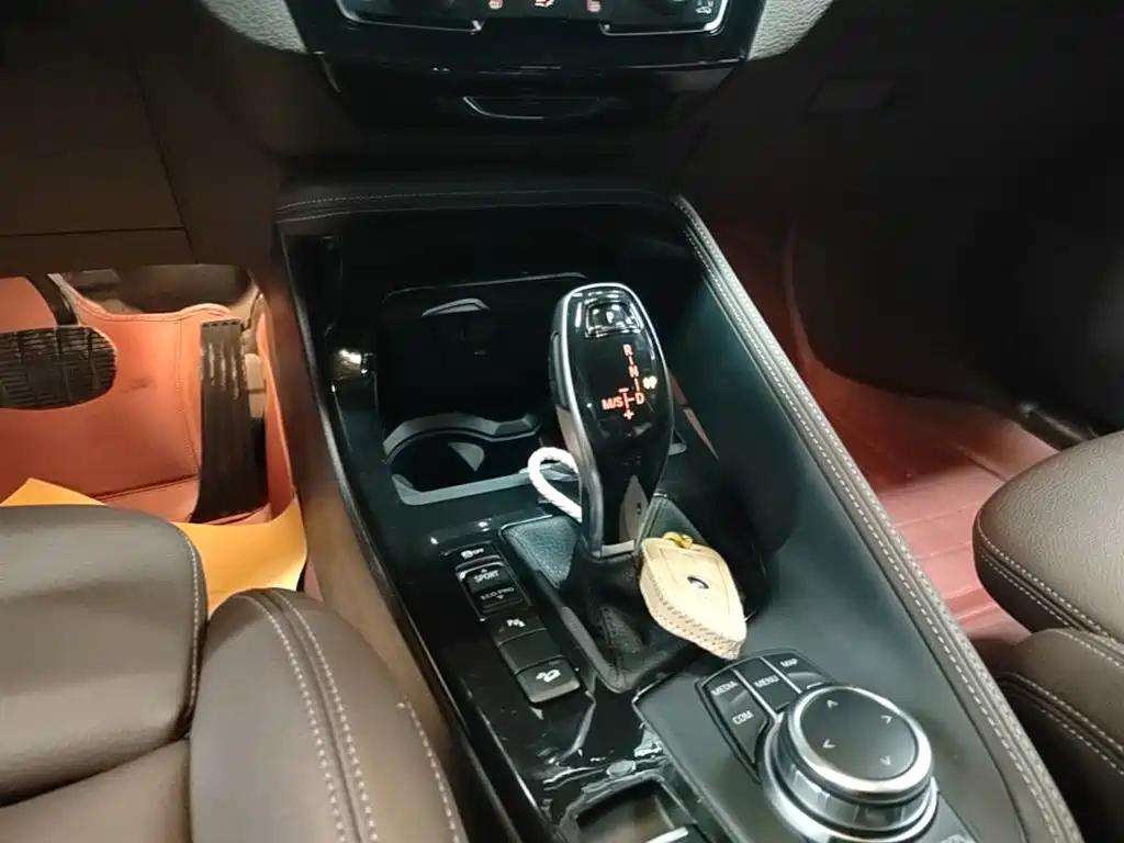 Фото 10 - BMW X1