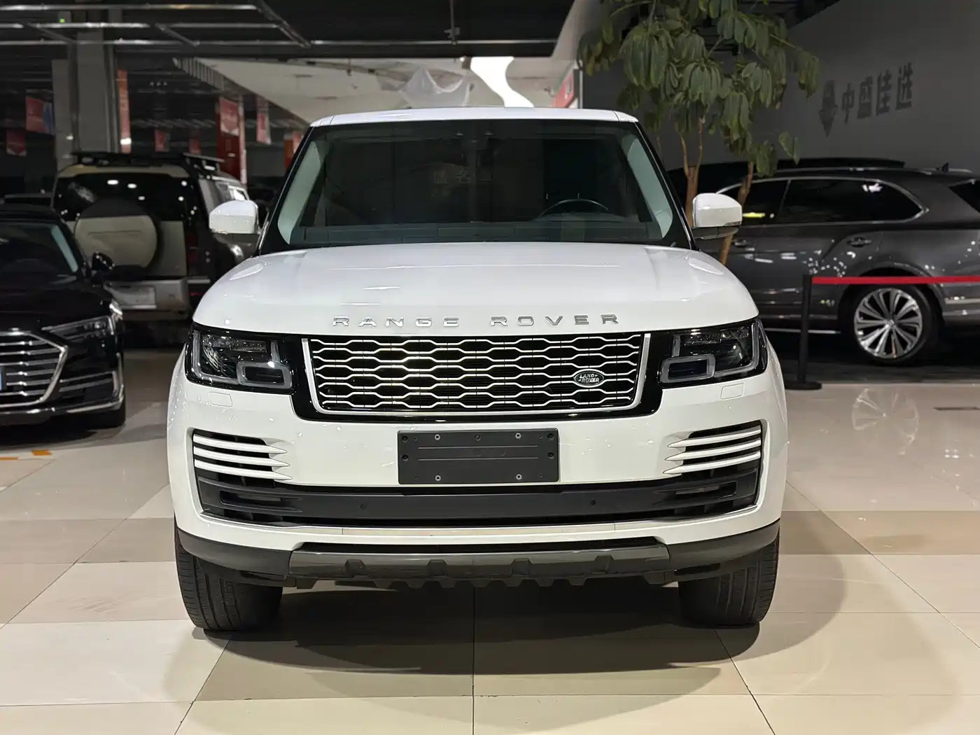 Land Rover Range Rover 2019 3.0 SCV6 Heritage Edition фото 2