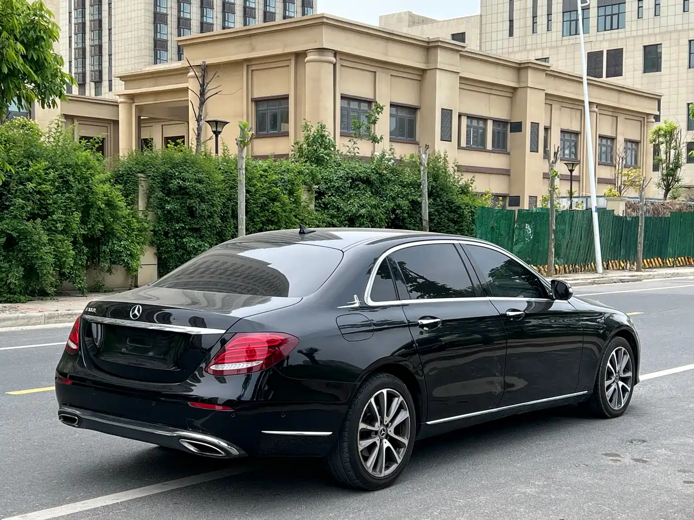 Mercedes-Benz E-Class 2017 E 300 L Luxury фото 4