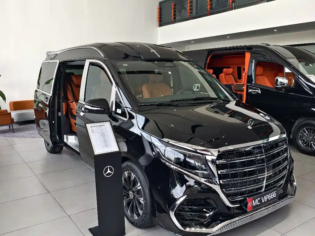 Mercedes-Benz V-Class 2024 V 300 L Long Wheelbase Premium фото 2