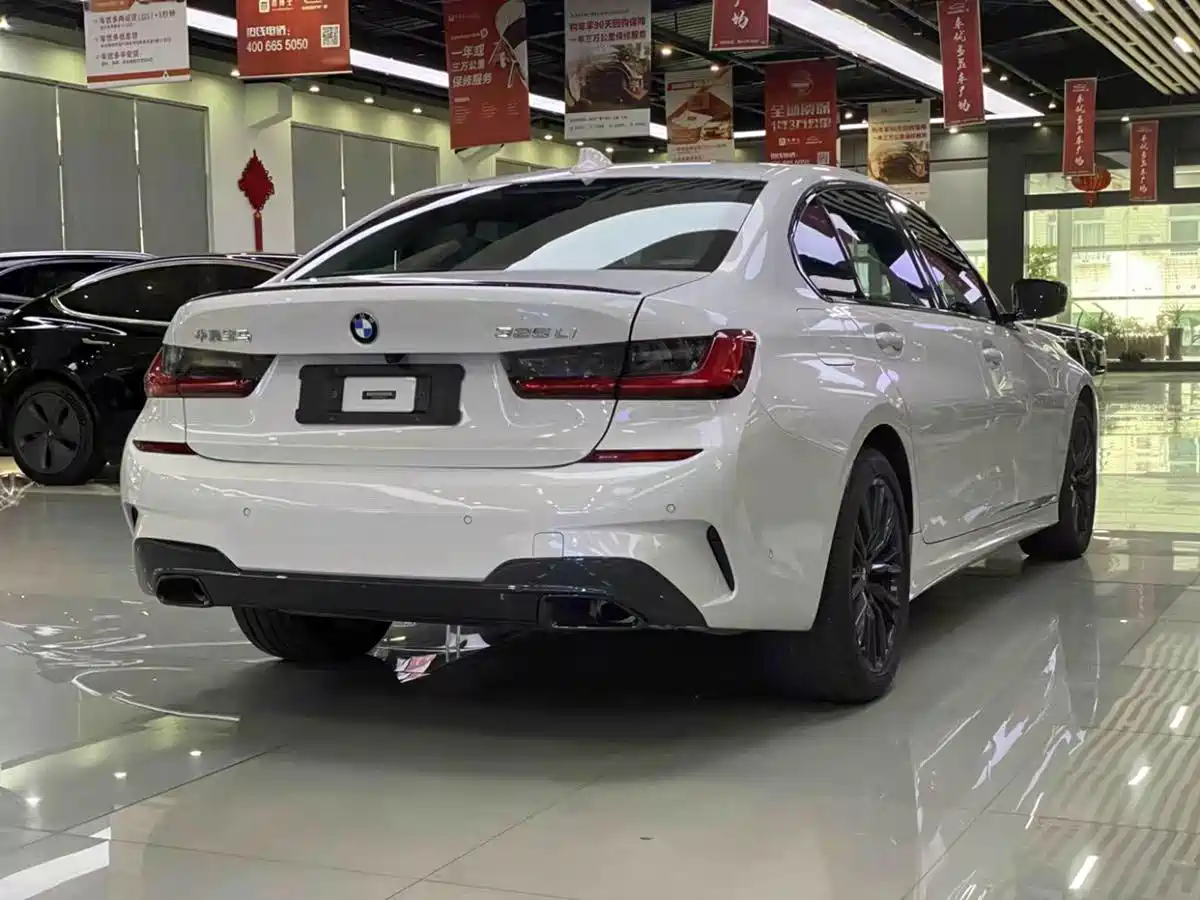 Photo 8 - BMW 3 Series