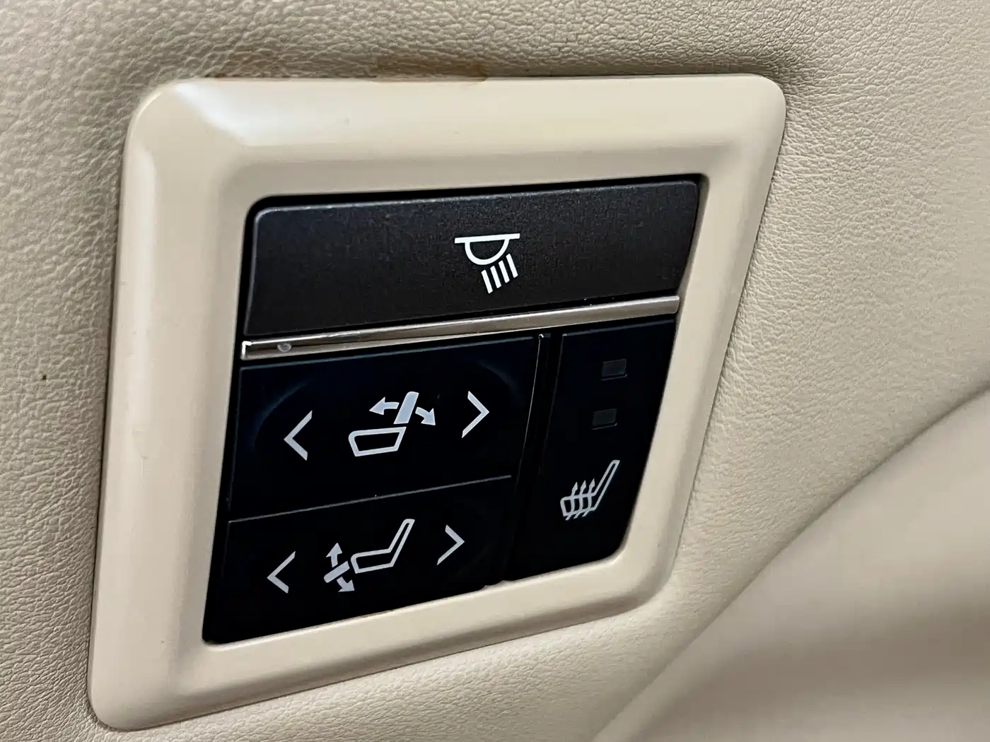 Toyota Alphard 2020 Hybrid 2.5L Luxury Edition фото 16