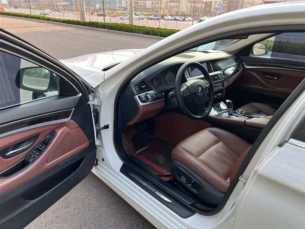 Photo 6 - BMW 5 Series