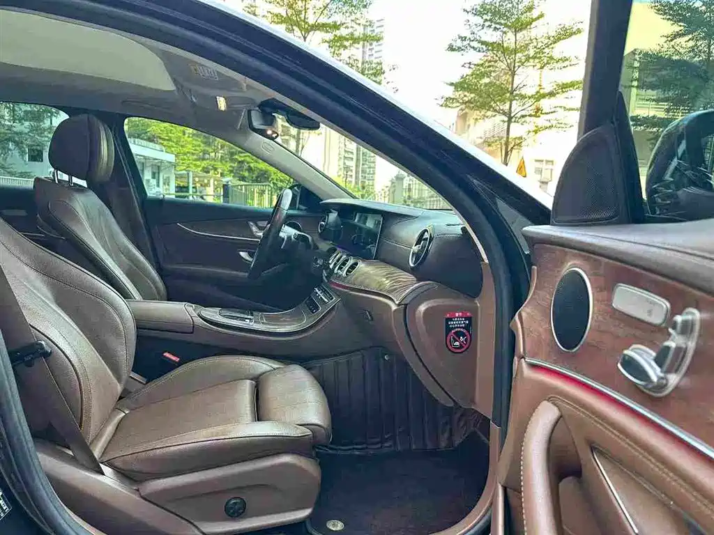 Фото 8 - Mercedes-Benz E-Class