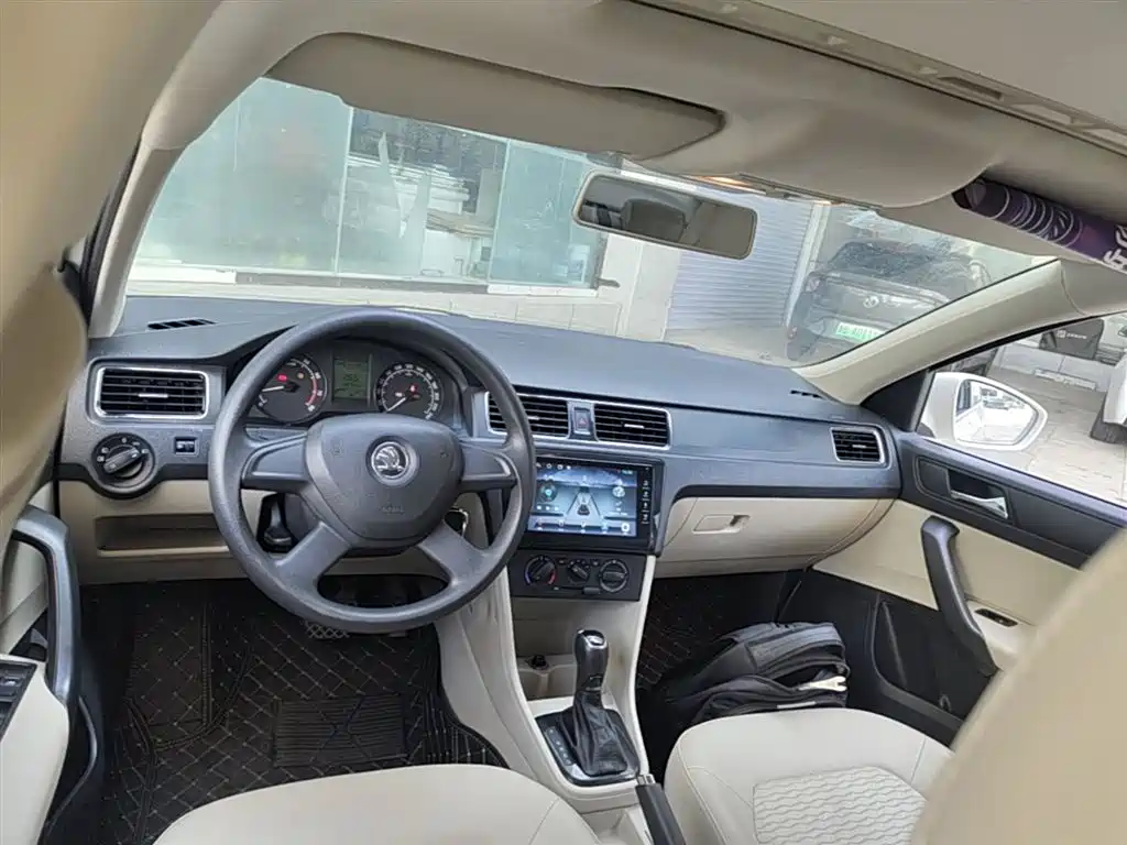 Škoda Rapid 2013 1.6L Automatic Smart Selection фото 6