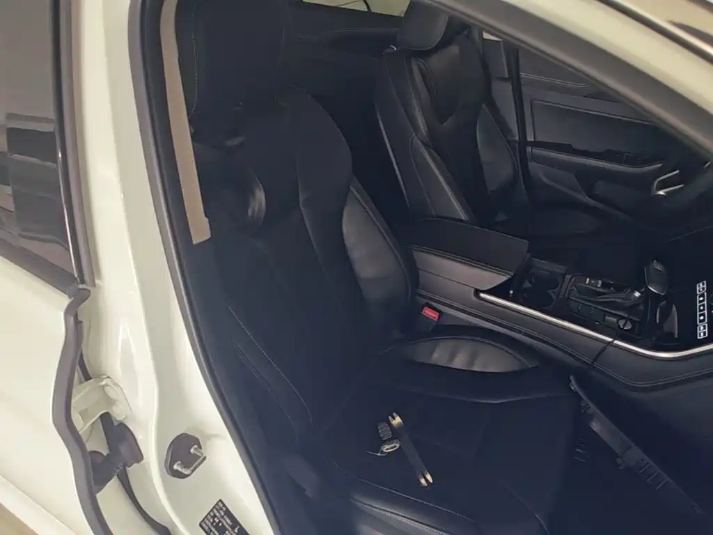 Hongqi H5 2018 2018 30TD Smart Connect Agile Edition