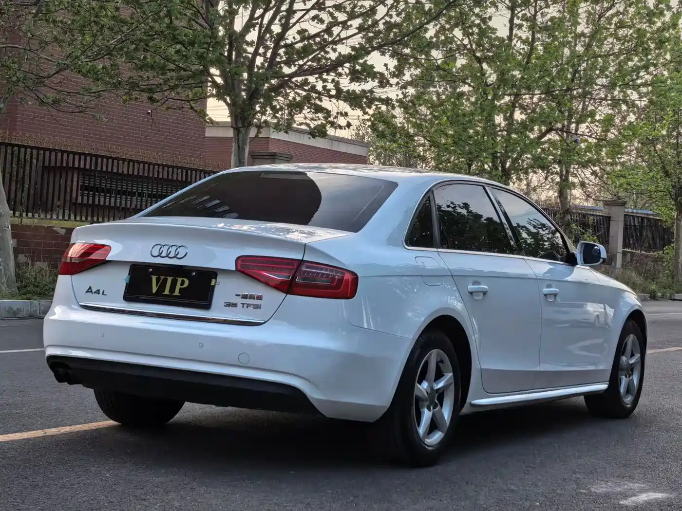 Audi A4L 2013 35 TFSI Automatic Standard фото 4