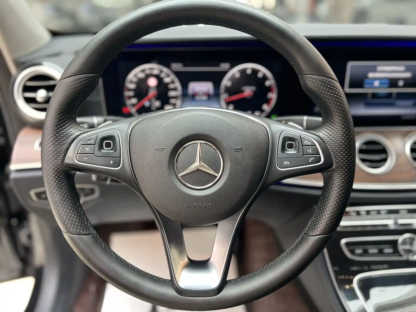 Mercedes-Benz E-Class 2016 E 300 L Fashion Type фото 12
