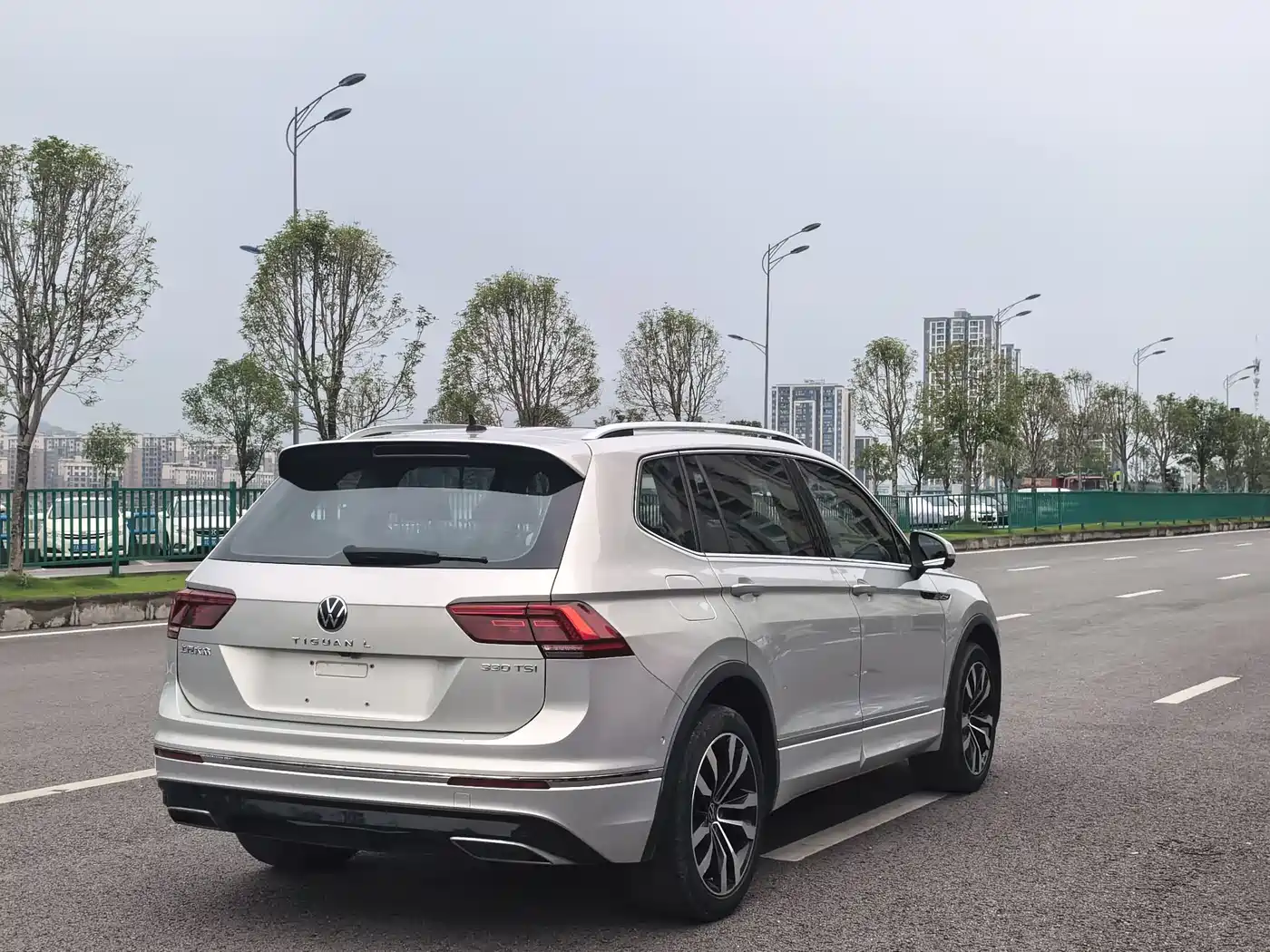 Volkswagen Tiguan L 2022 330TSI Automatic 2WD Smart Edition фото 4