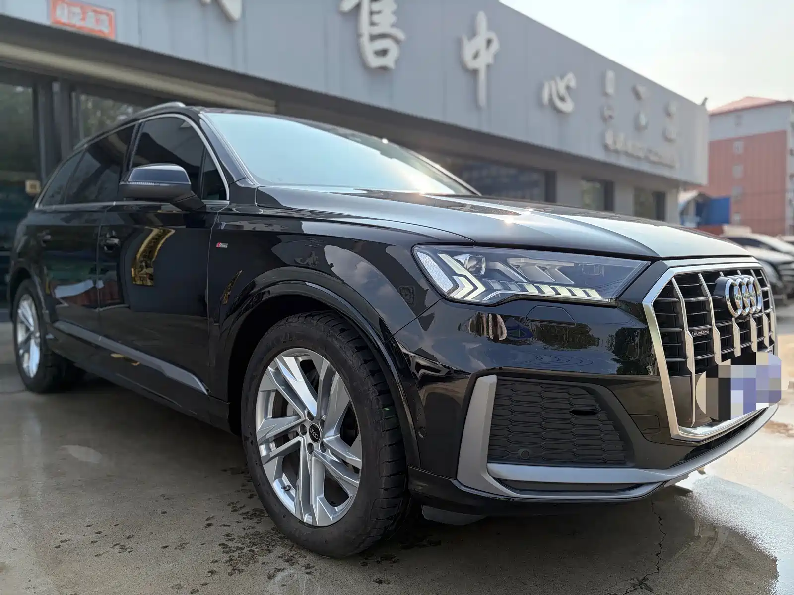 Photo 3 - Audi Q7