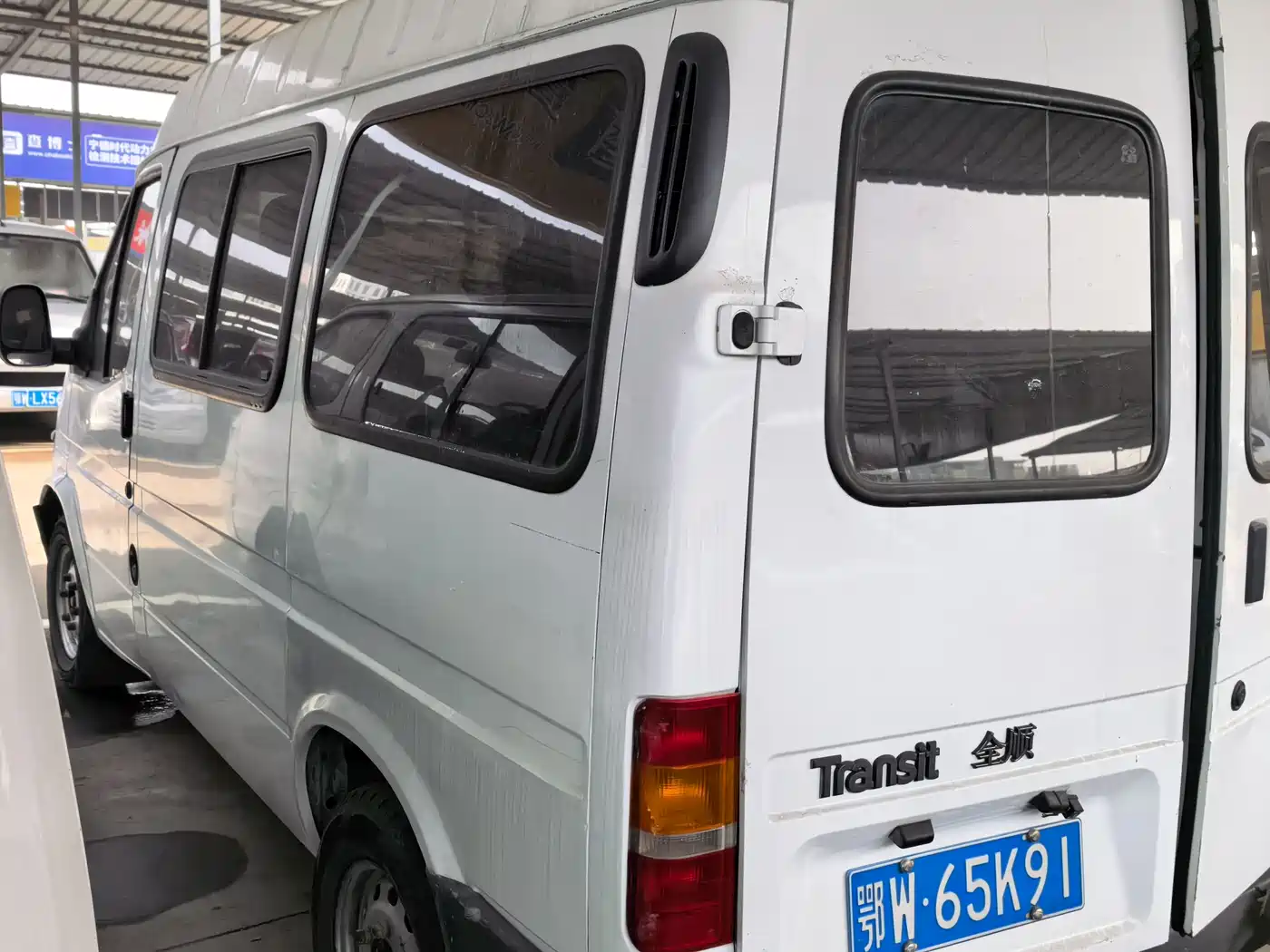 Ford Classic Transit 2016 2016 Model 2.8T Diesel Short Wheelbase 6-Seat Medium Roof Multi-Purpose Vehicle JX493ZLQ4