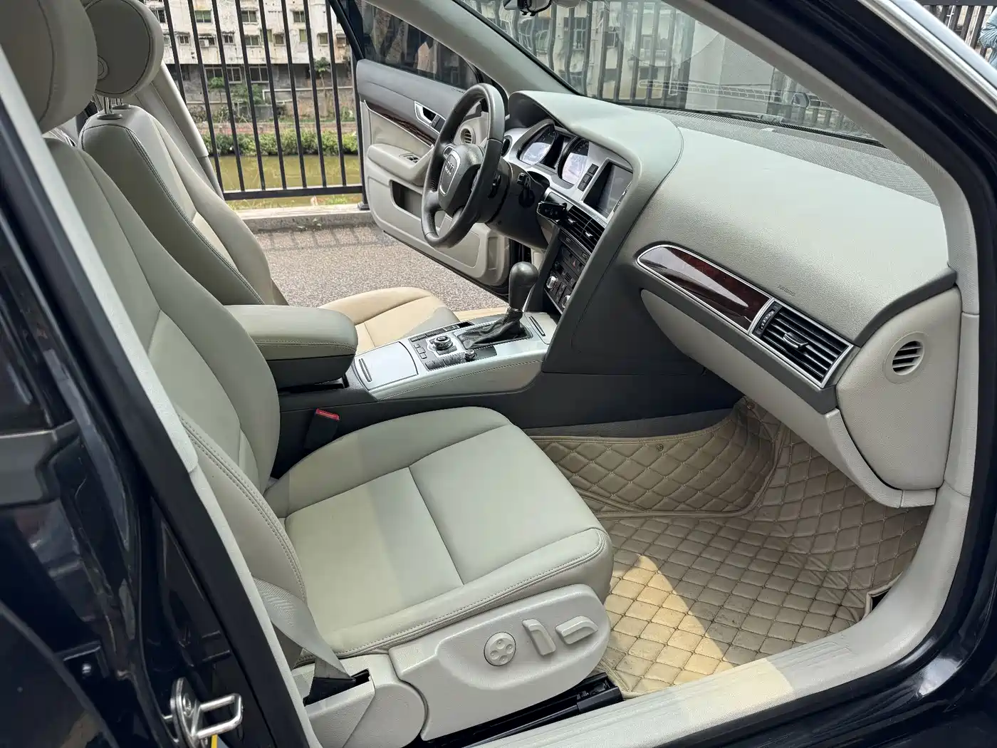 Audi A6L 2011 Model 2.0 TFSI Auto Standard фото 7