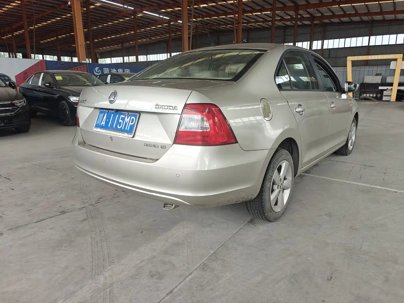 Škoda Rapid 2013 1.6L Manual Smart Selection фото 10
