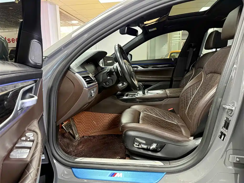 BMW 7 Series 2021 Model 740Li Leading M Sport Package фото 7