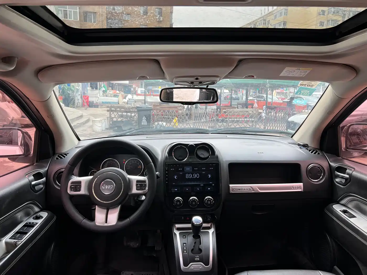 Photo 7 - Jeep Compass (Import)