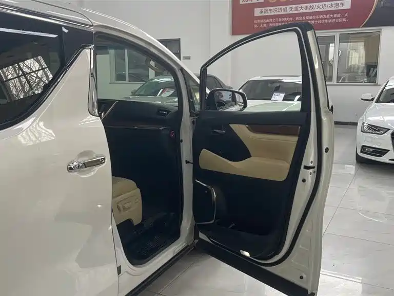 Toyota Alphard 2018 3.5L Premium фото 20