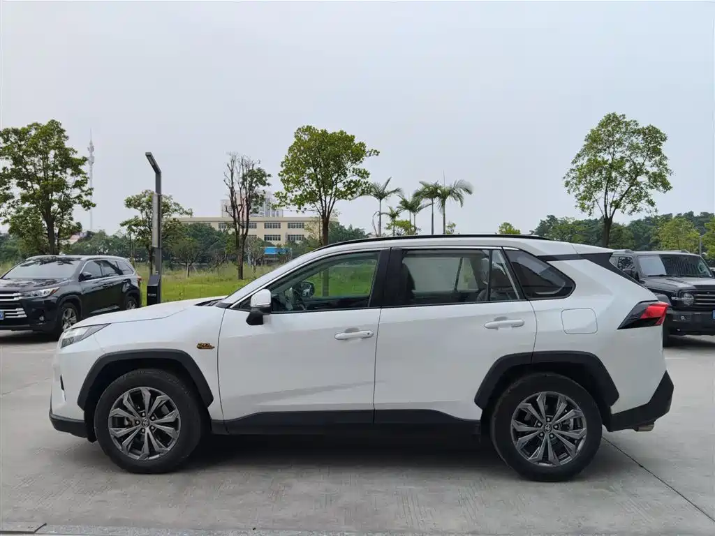 Toyota RAV4 2023 2023 2.0L CVT 2WD 20th Anniversary Platinum Edition