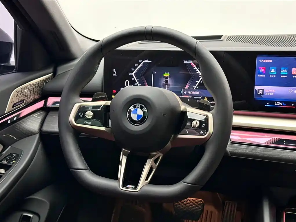 BMW 5 Series 2025 530Li Premium M Sport Package фото 12