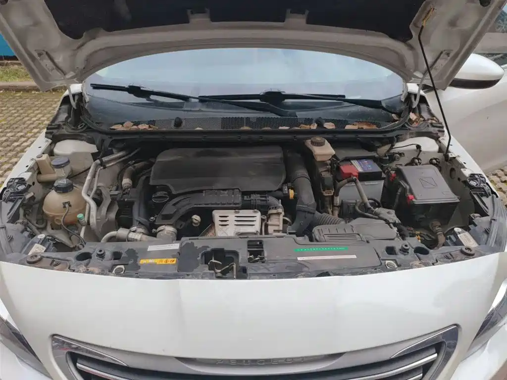 Peugeot 408 2015 Model 1.2T Automatic Luxury Edition фото 17