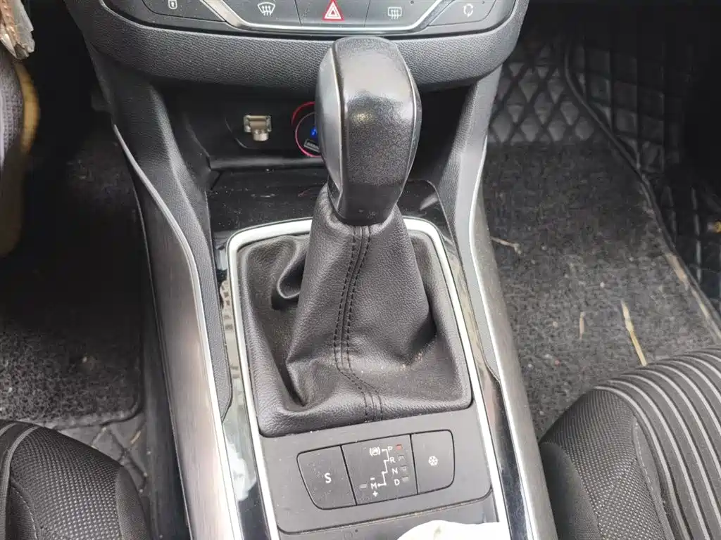 Peugeot 408 2015 Model 1.2T Automatic Luxury Edition фото 11