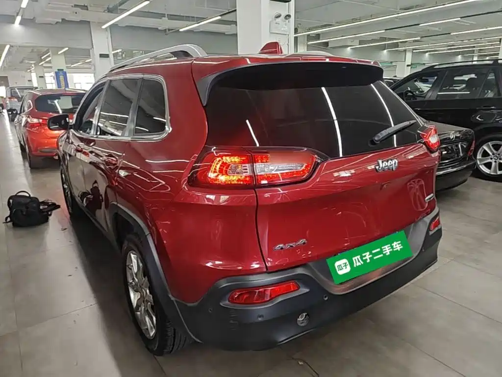 Jeep Cherokee (Import) 2015 2014 2.4L Luxury