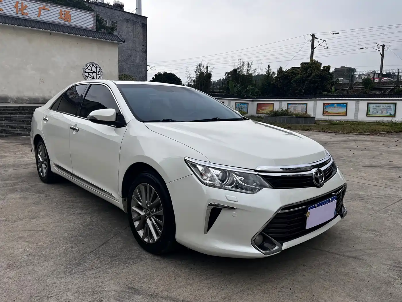 Toyota Camry 2016 2.5G 10th Anniversary Luxury Navigation Edition фото 3