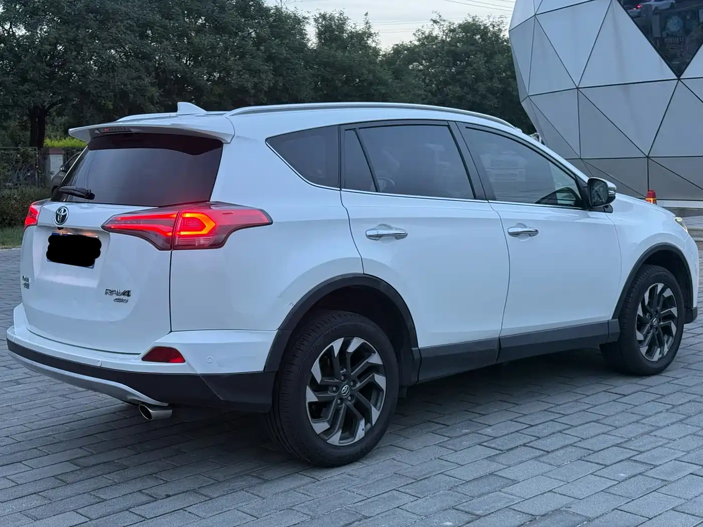 Фото 4 - Toyota RAV4