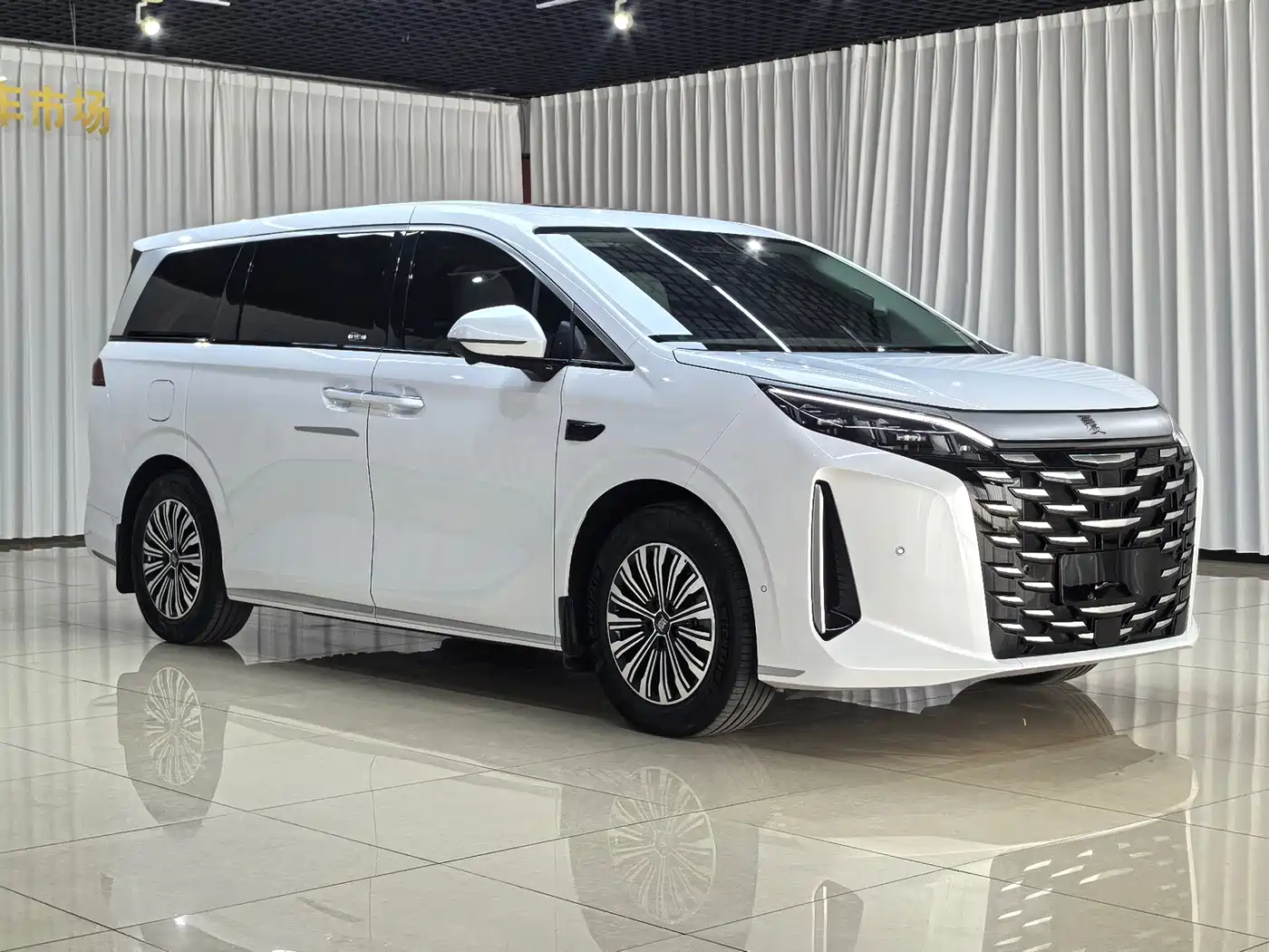 BYD Xia 2025 2025 DM-i 1.5T 180km Surpass Edition