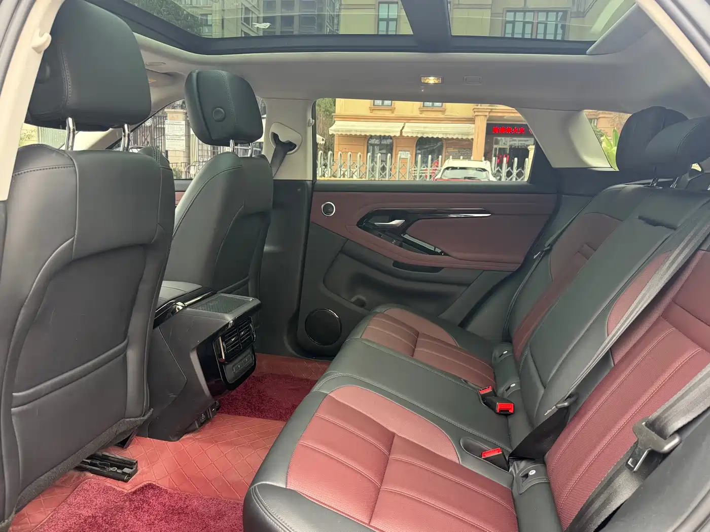 Land Rover Range Rover Evoque 2024 Range Rover Evoque L 249PS Light Master Edition фото 16