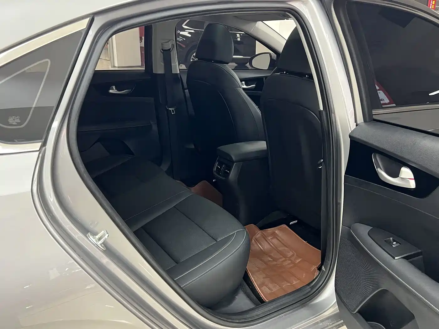 Kia K3 2021 1.5L CVT Fashion Edition фото 12