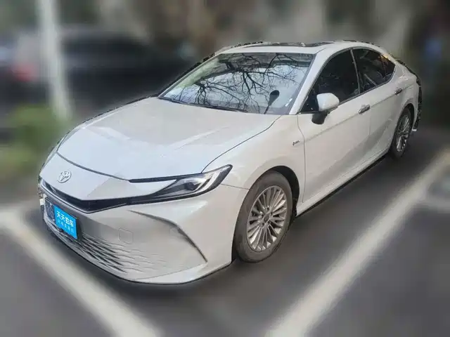 Toyota Camry 2024 Hybrid 2.0HGVP Luxury Edition — фото 1