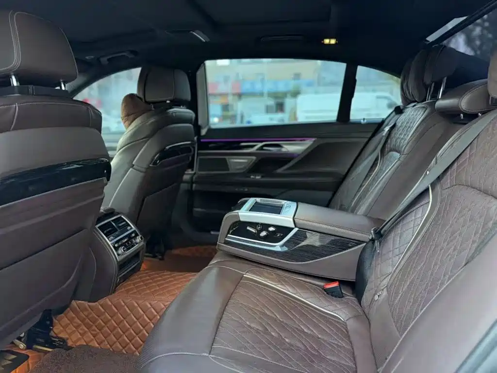 BMW 7-SERIES