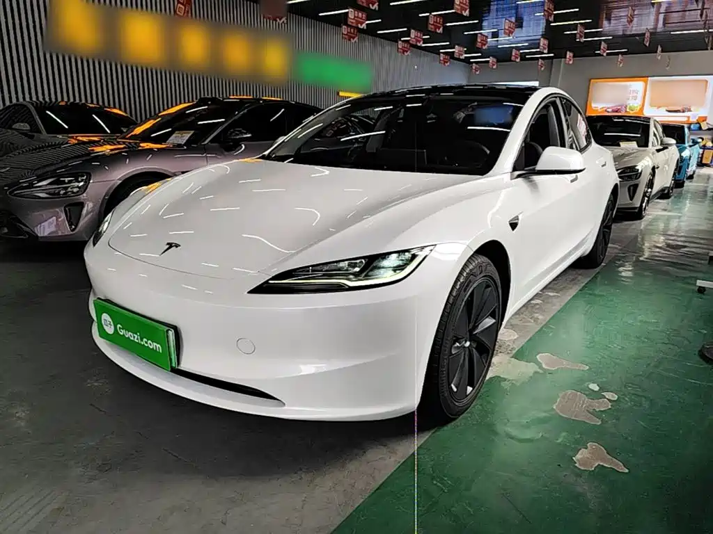 Фото 1 - Tesla Model 3