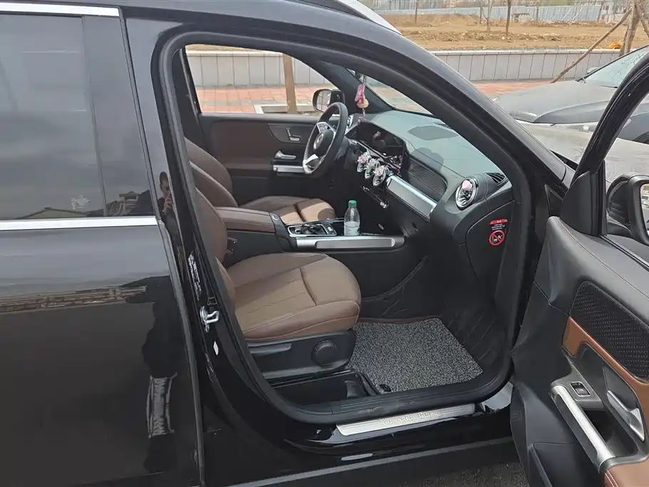 MERCEDES-BENZ GLB