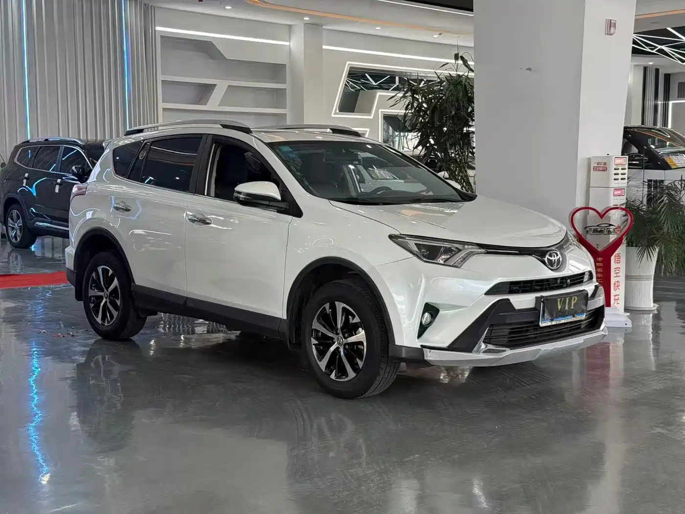 Toyota RAV4 Rongfang 2016 2.0L CVT 2WD Trend (China V) фото 3