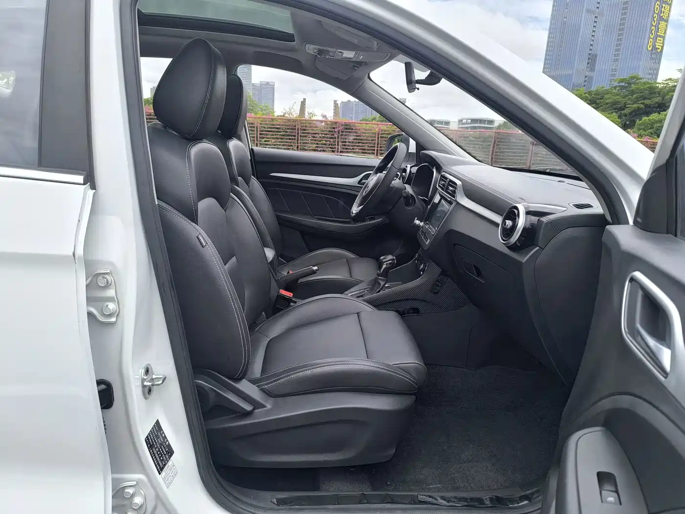 MG ZS 2017 2017 1.5L Auto Premium Internet Edition
