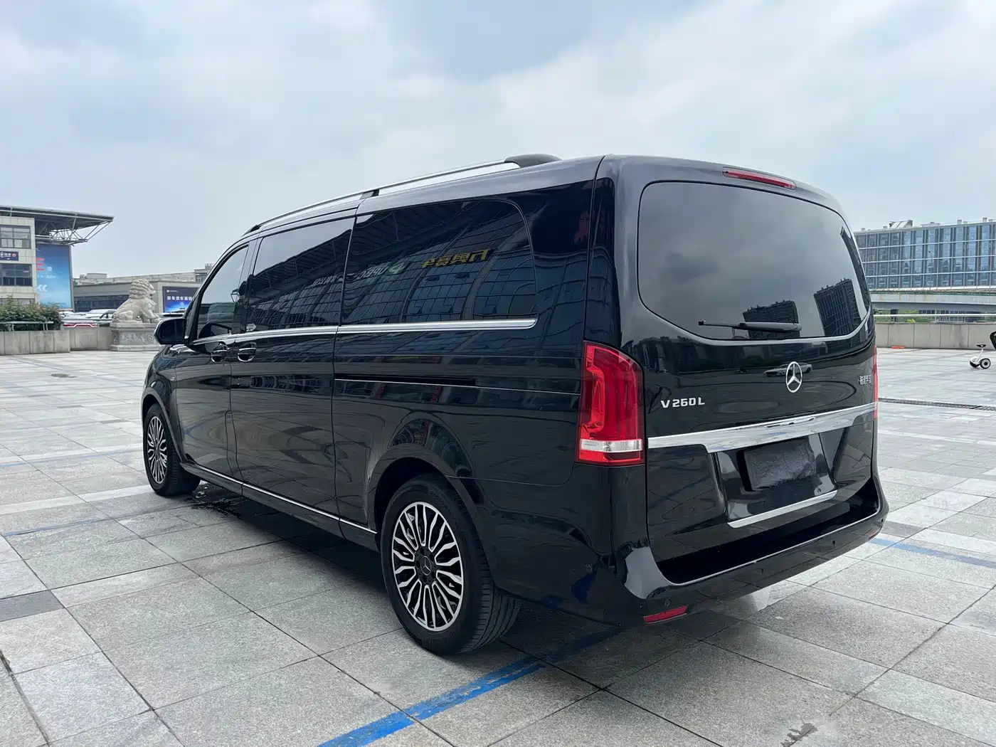 Mercedes-Benz V-Class 2017 Model V 260 L Premium Extended Edition фото 5